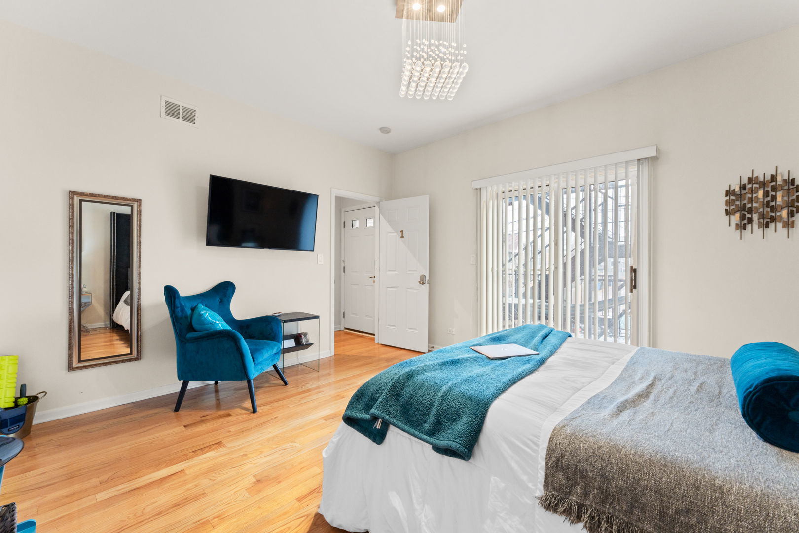 4245 S VINCENNES Avenue Unit: 1