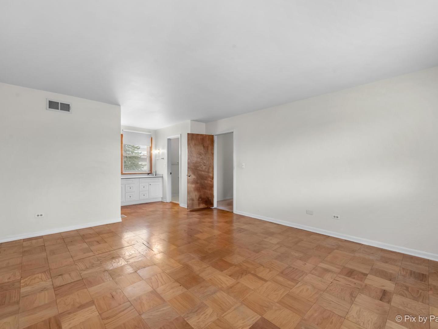 1809 W Locust Lane