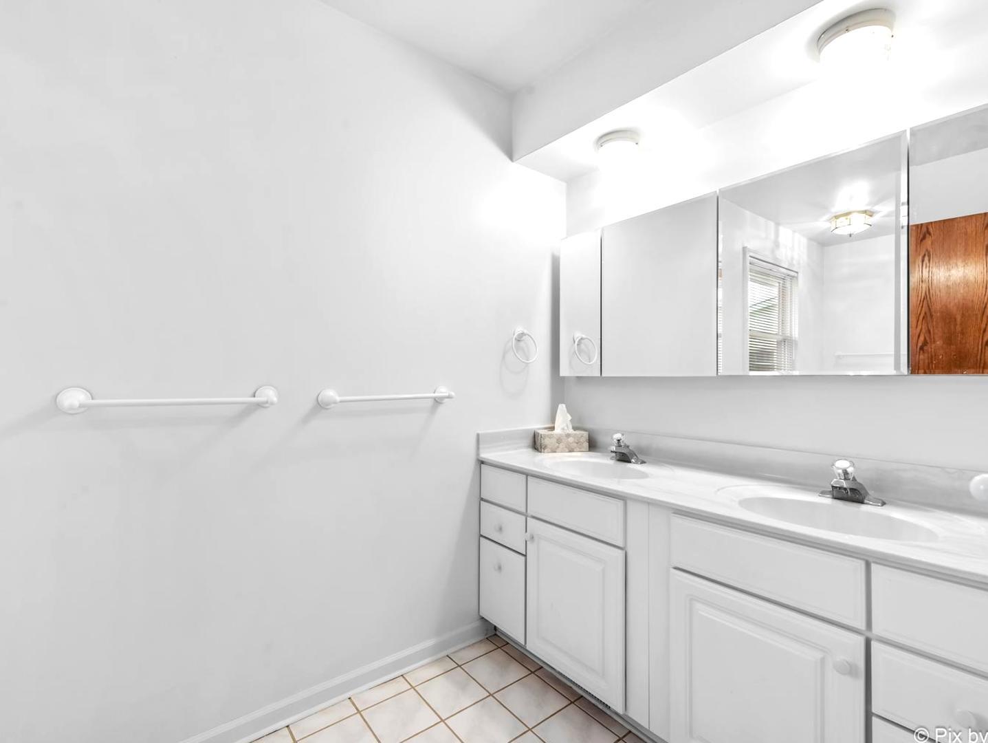 1809 W Locust Lane