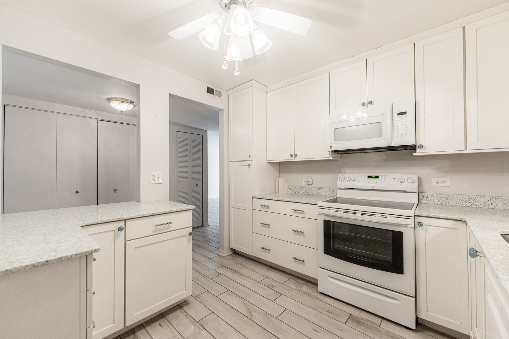 603 S River Road Unit: 3E