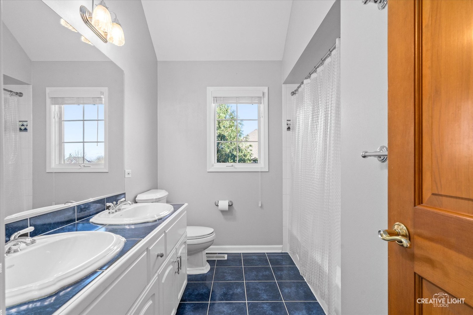 4N124 Henry Wadsworth Longfellow Place