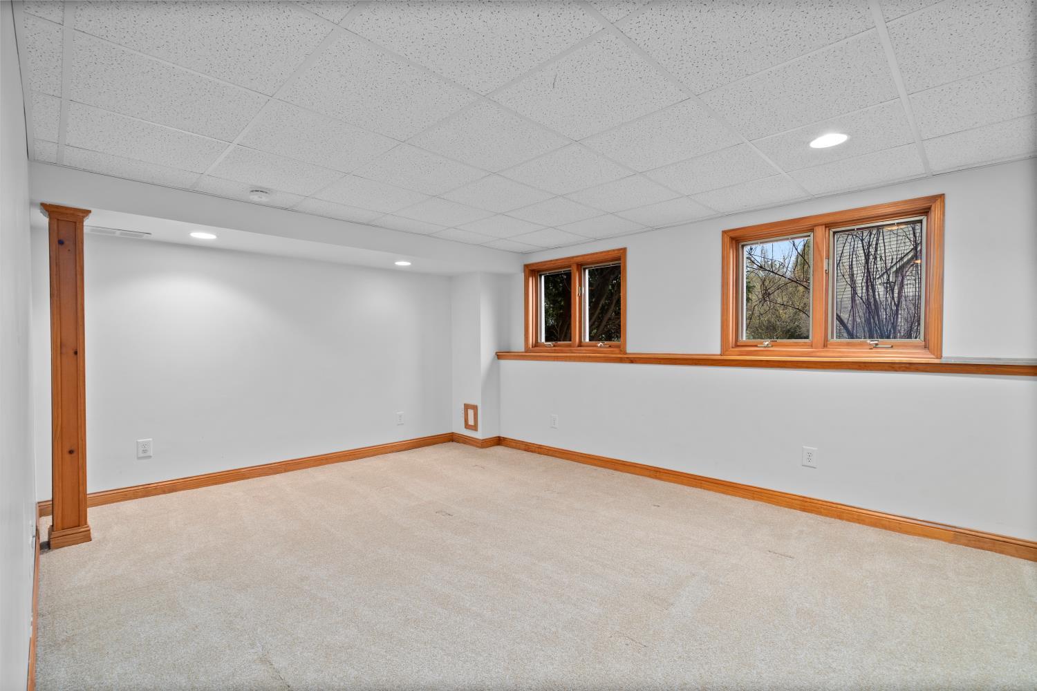 4N124 Henry Wadsworth Longfellow Place