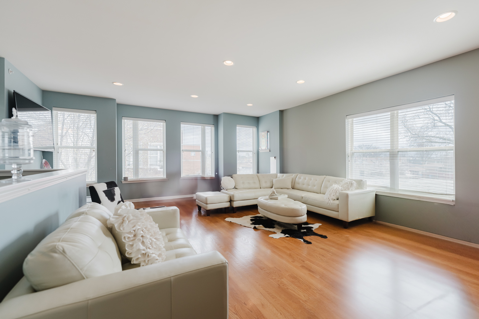 1838 N Lockwood Avenue Unit: B