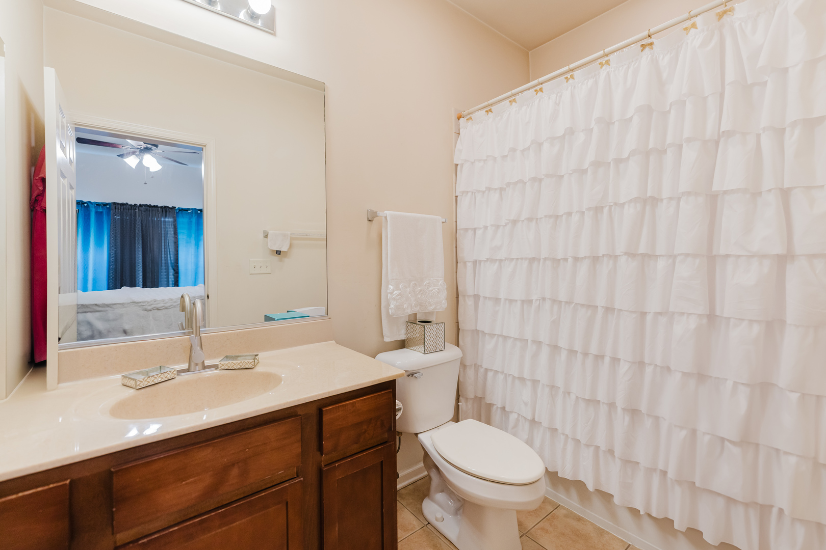 1838 N Lockwood Avenue Unit: B