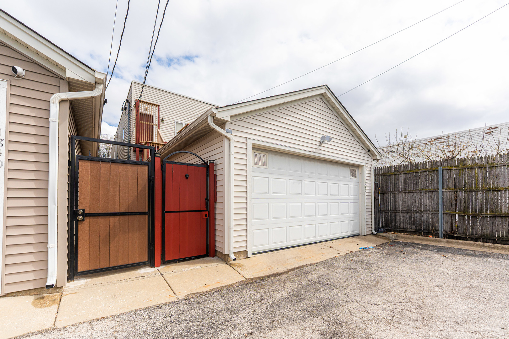 1838 N Lockwood Avenue Unit: B