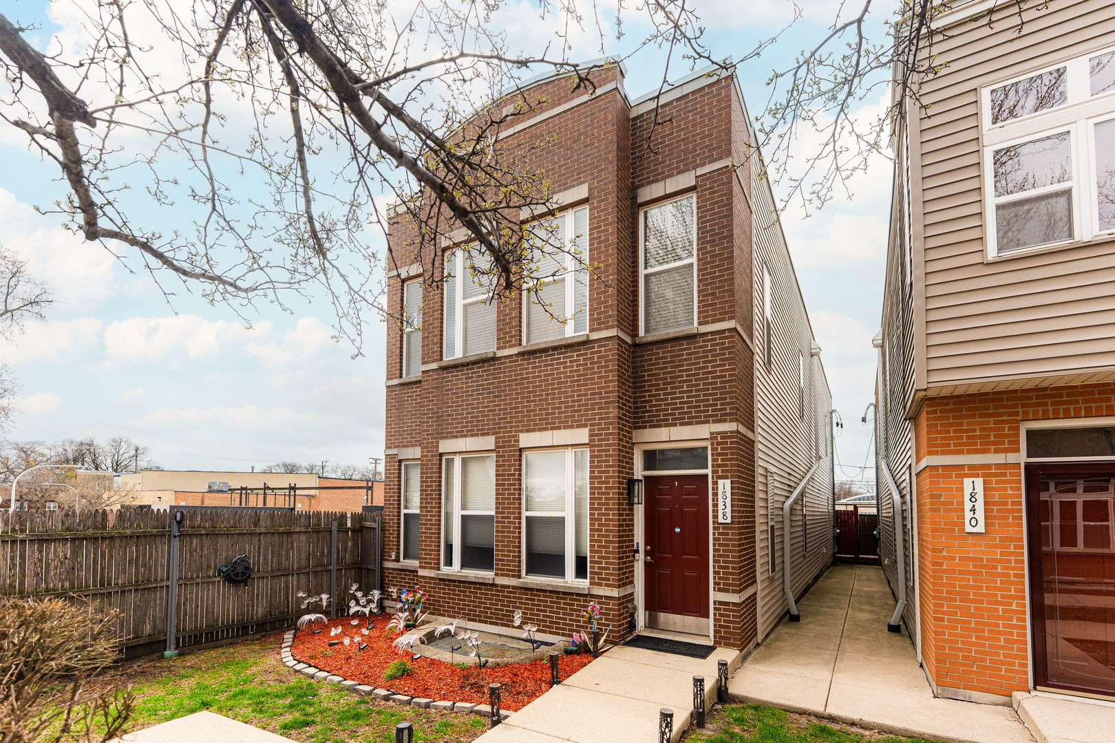 1838 N Lockwood Avenue Unit: B