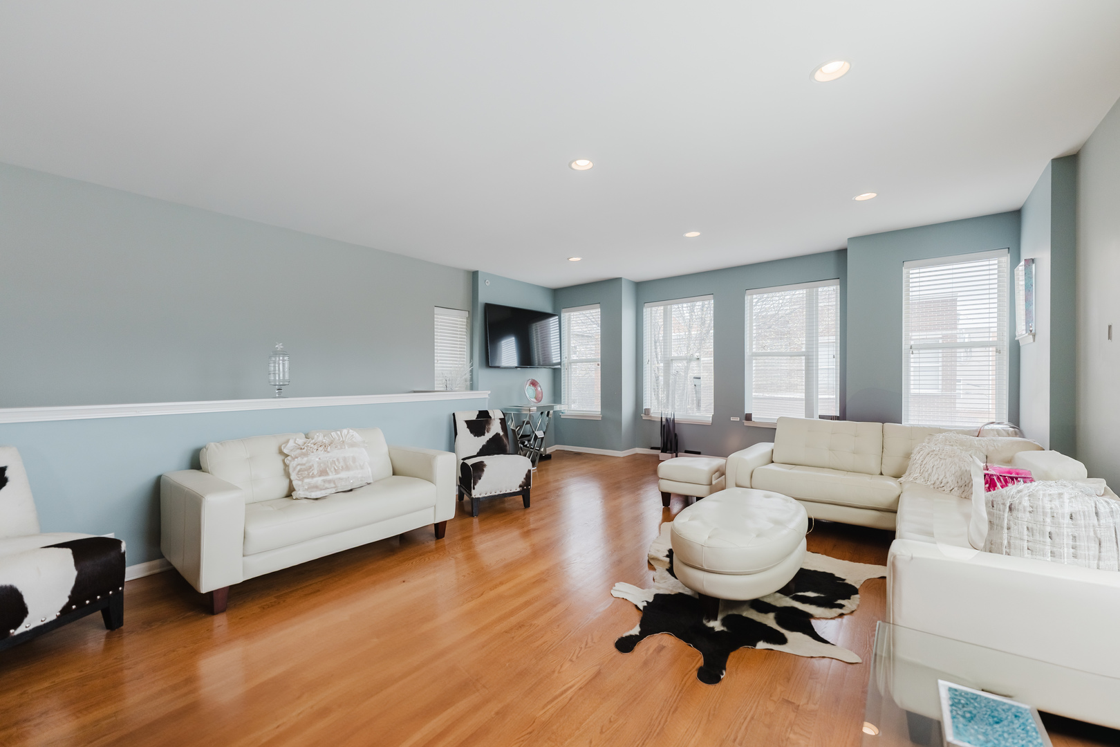 1838 N Lockwood Avenue Unit: B