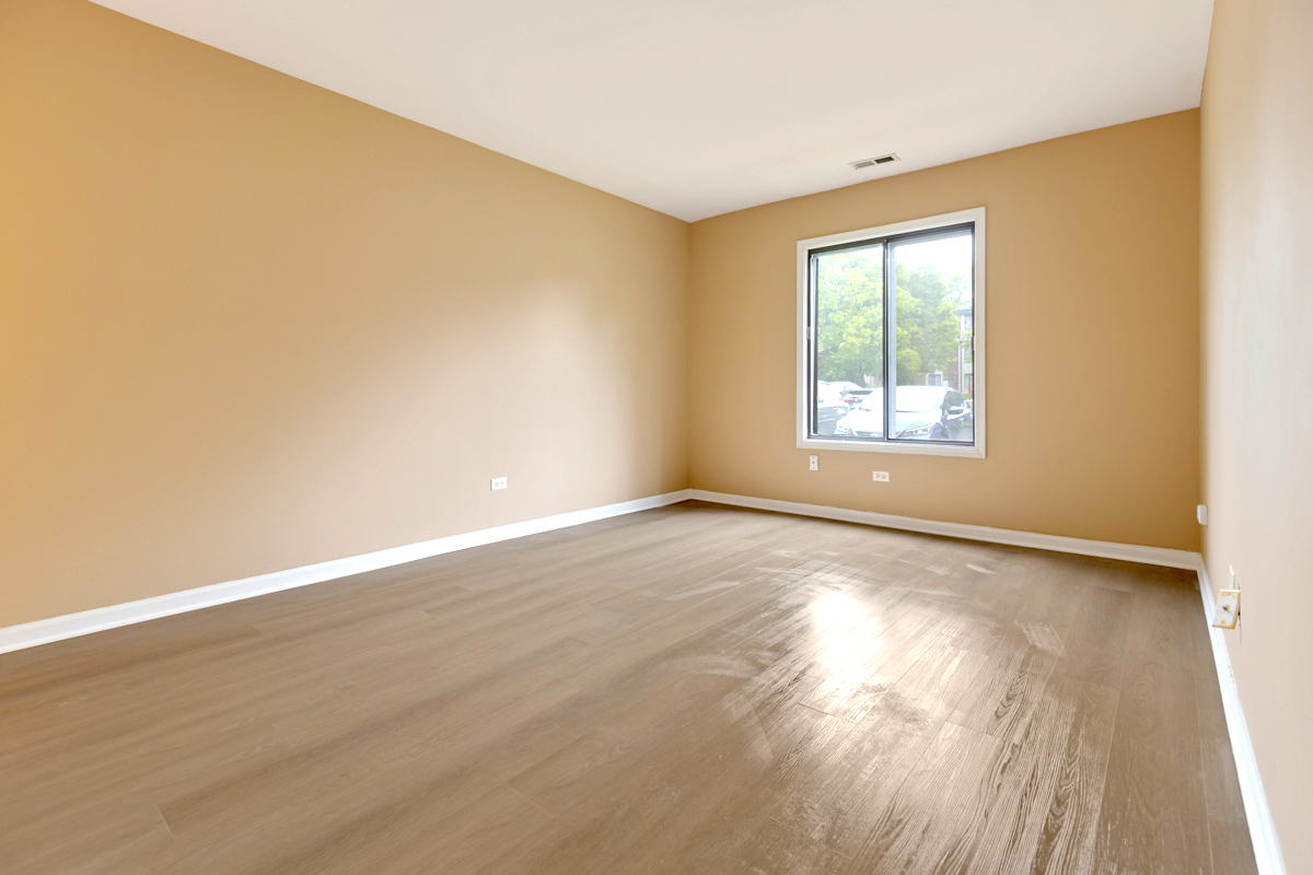 219 W Court of Shorewood Unit: 1A