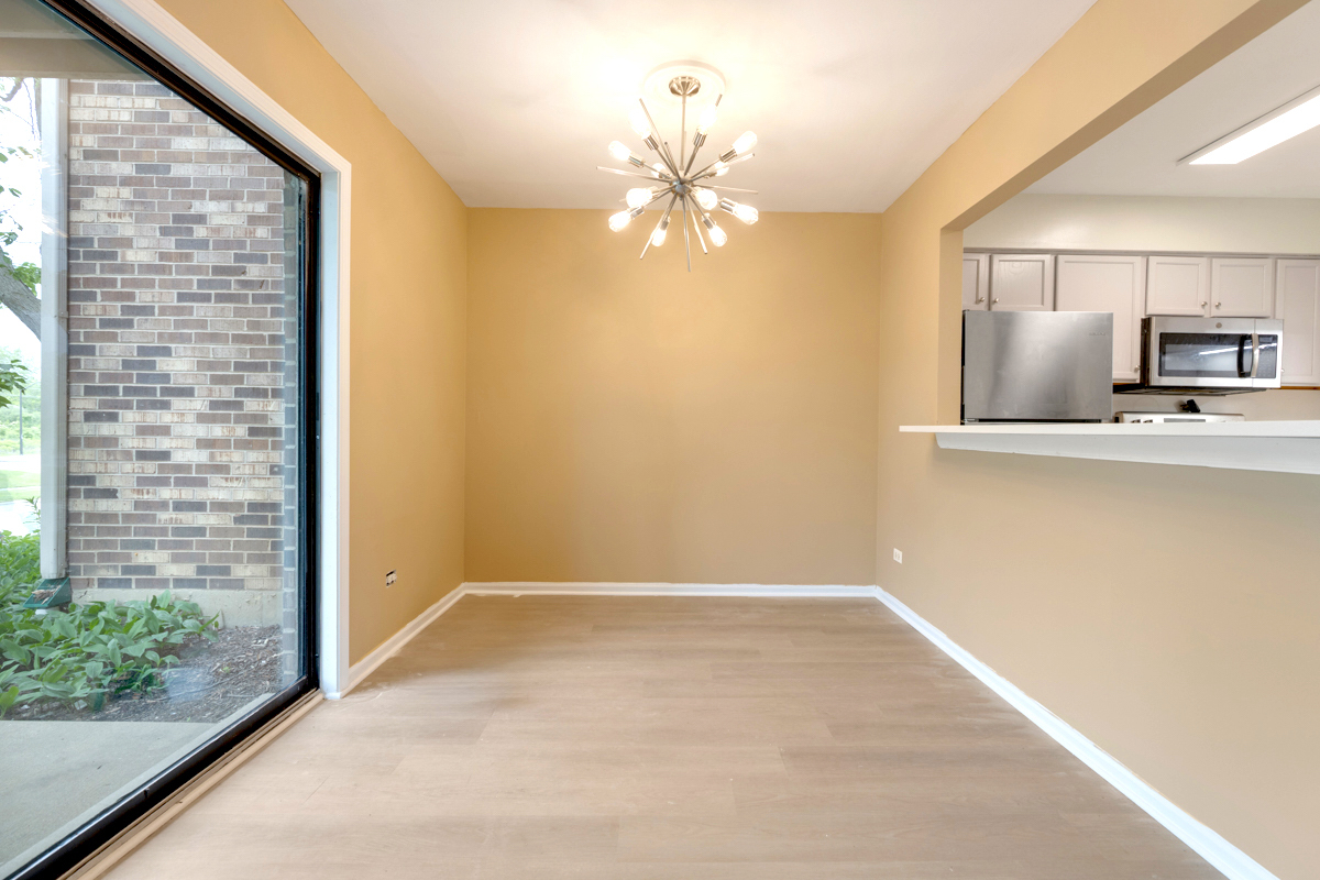 219 W Court of Shorewood Unit: 1A