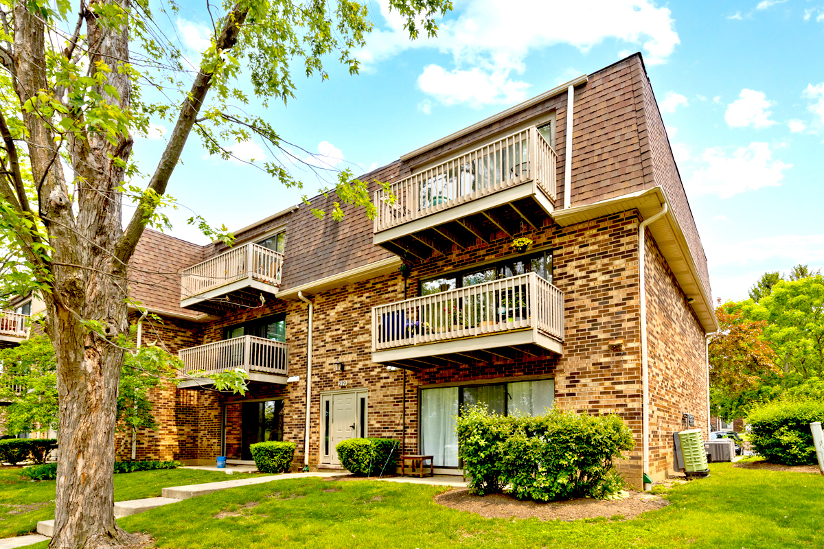 219 W Court of Shorewood Unit: 1A