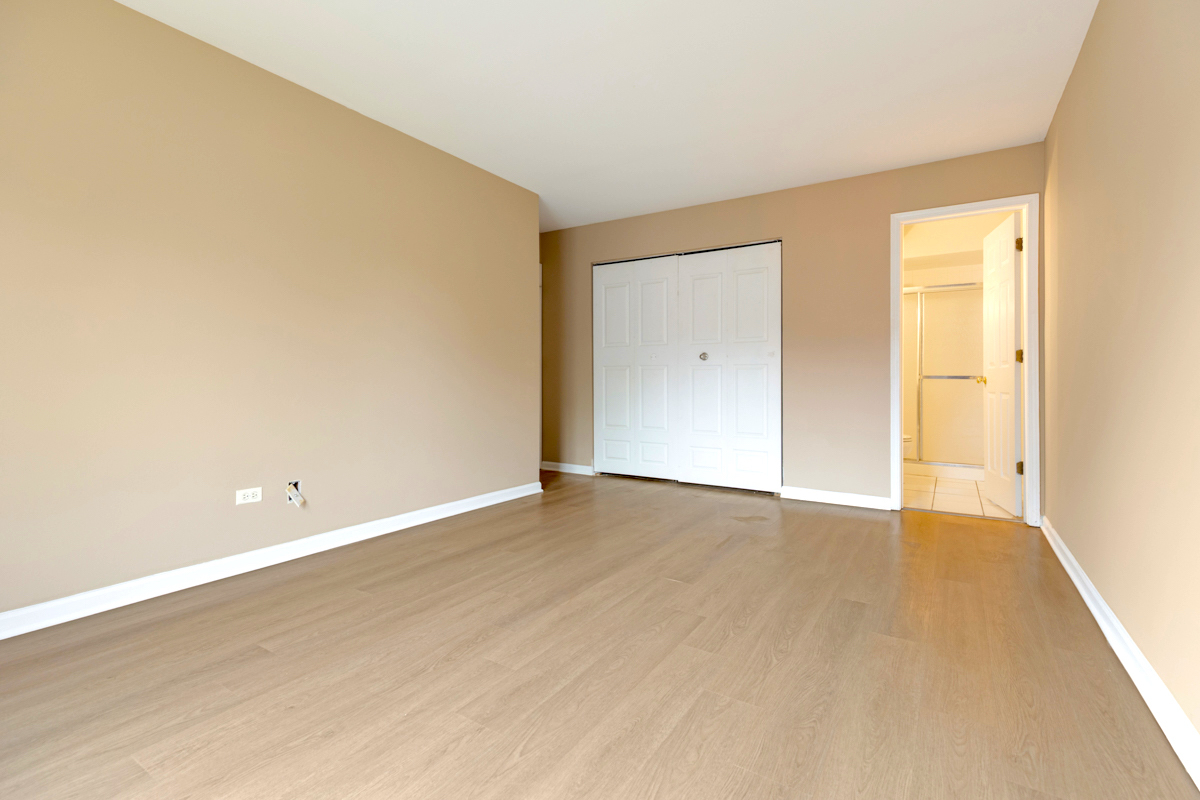 219 W Court of Shorewood Unit: 1A