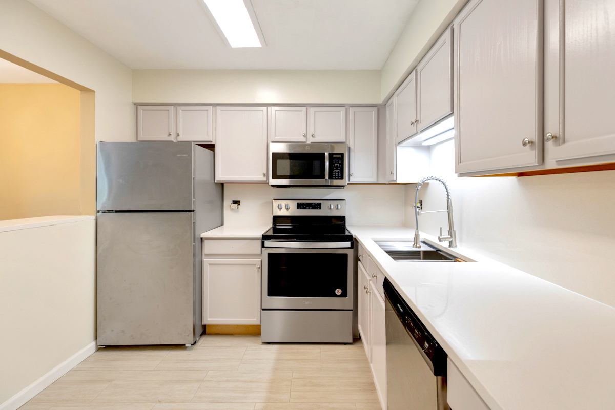 219 W Court of Shorewood Unit: 1A