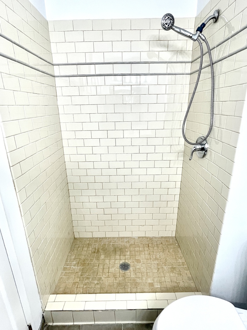 2201 S Highland Avenue Unit: 2J