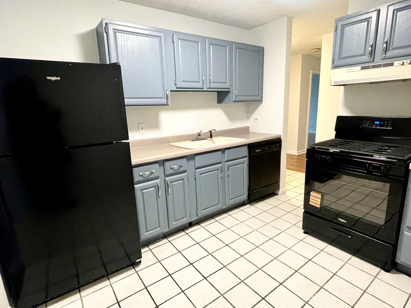 2201 S Highland Avenue Unit: 2J