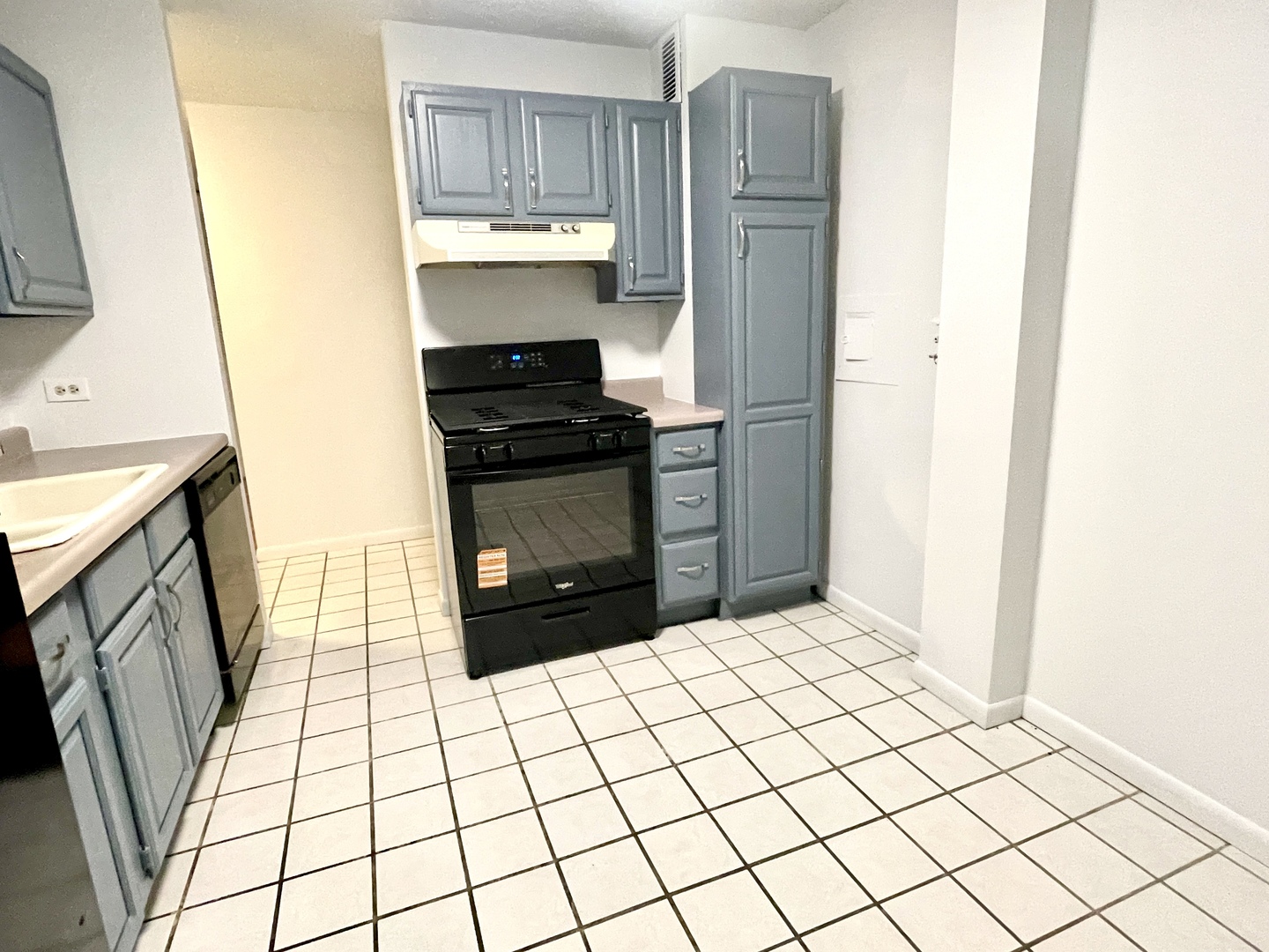 2201 S Highland Avenue Unit: 2J