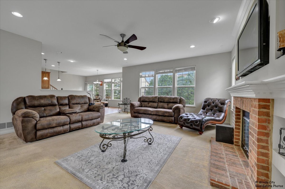 231 Valencia Parkway