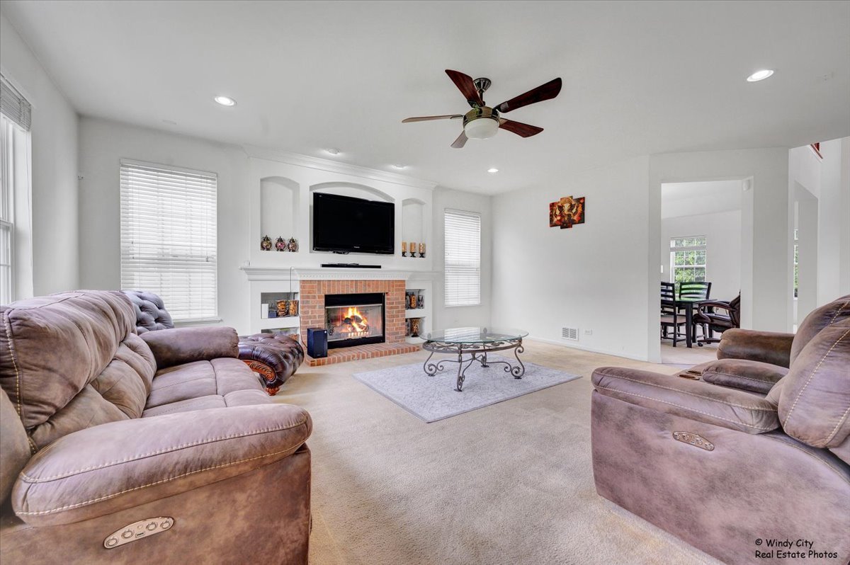 231 Valencia Parkway