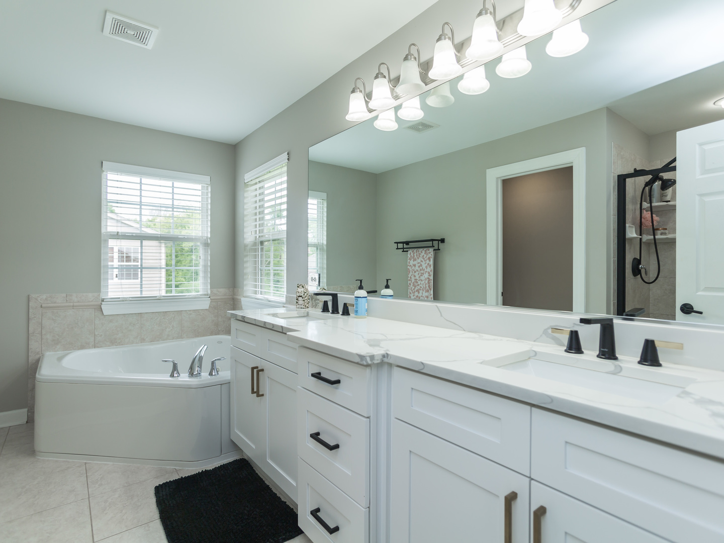 879 Oak Ridge Boulevard