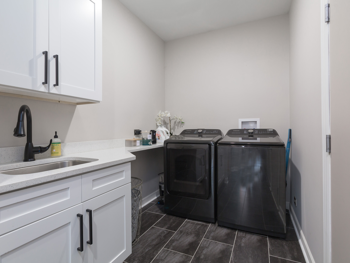 879 Oak Ridge Boulevard