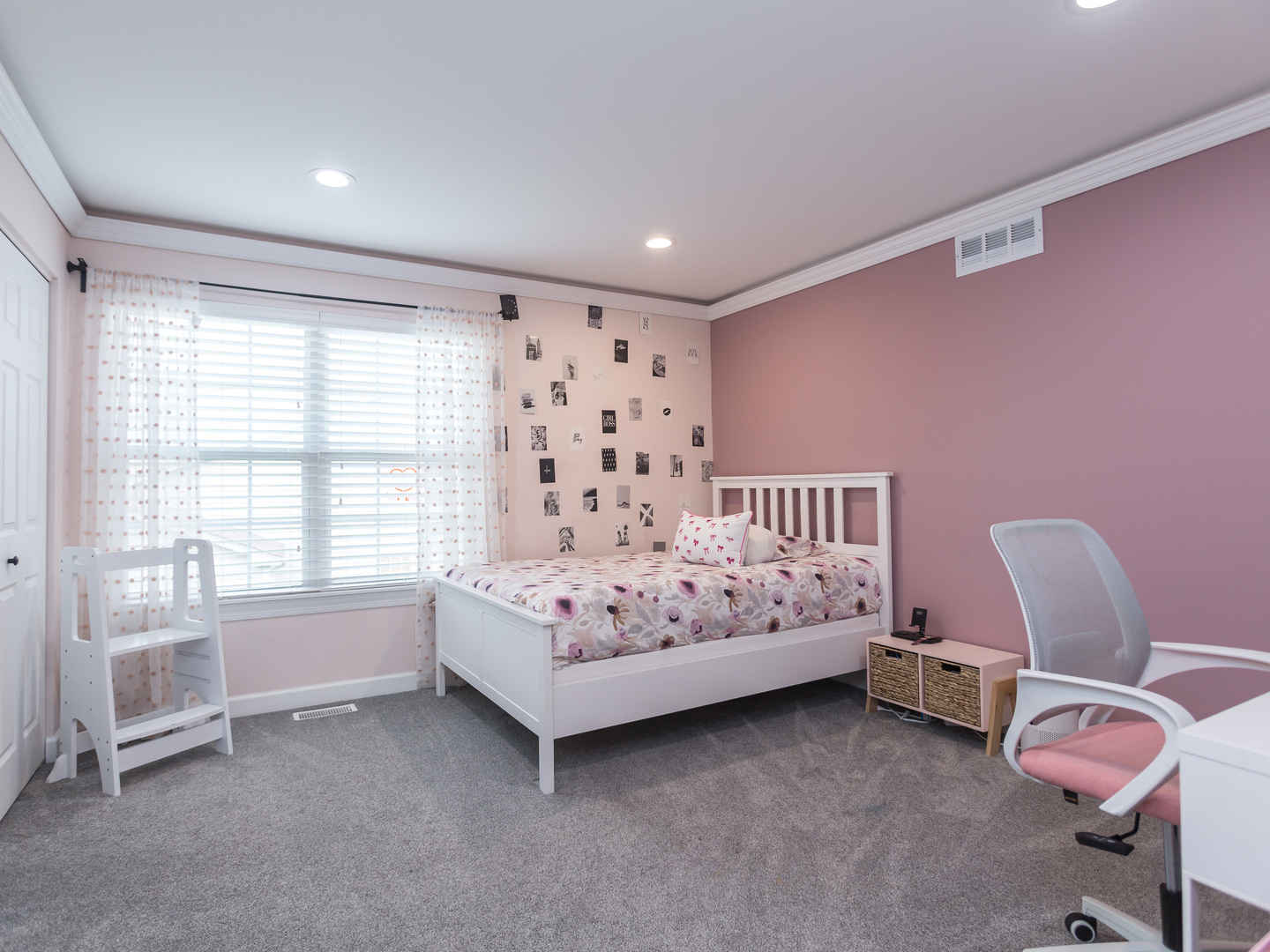 879 Oak Ridge Boulevard