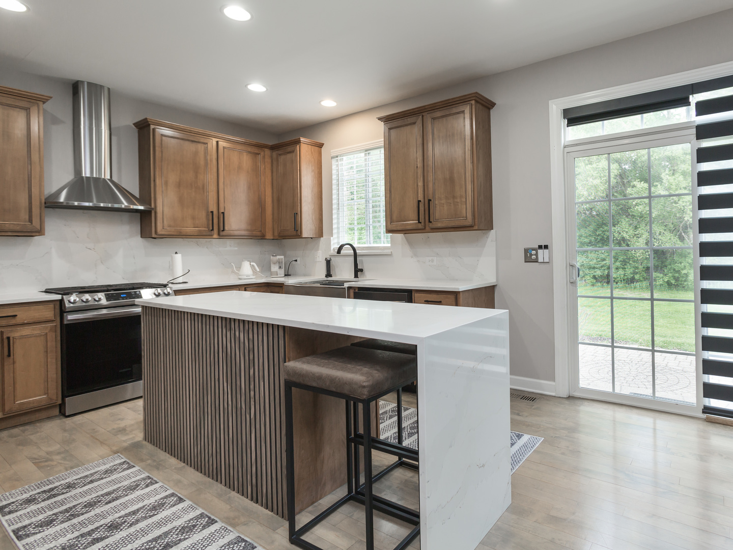 879 Oak Ridge Boulevard