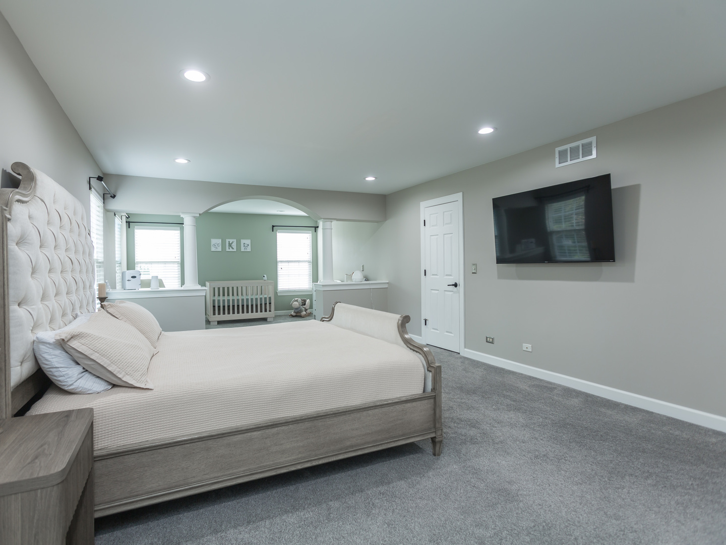 879 Oak Ridge Boulevard