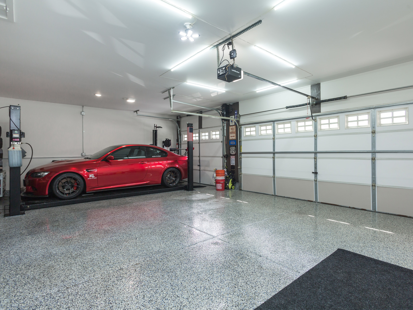 879 Oak Ridge Boulevard