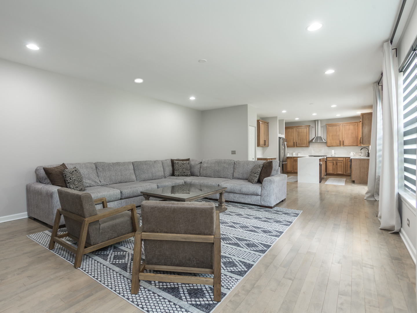 879 Oak Ridge Boulevard