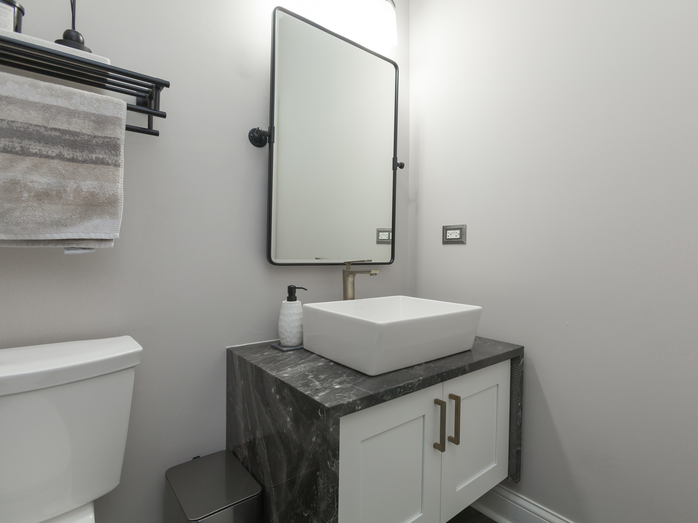 879 Oak Ridge Boulevard