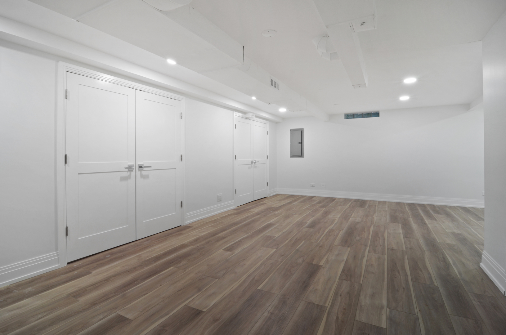 6840 N LINCOLNWOOD Drive