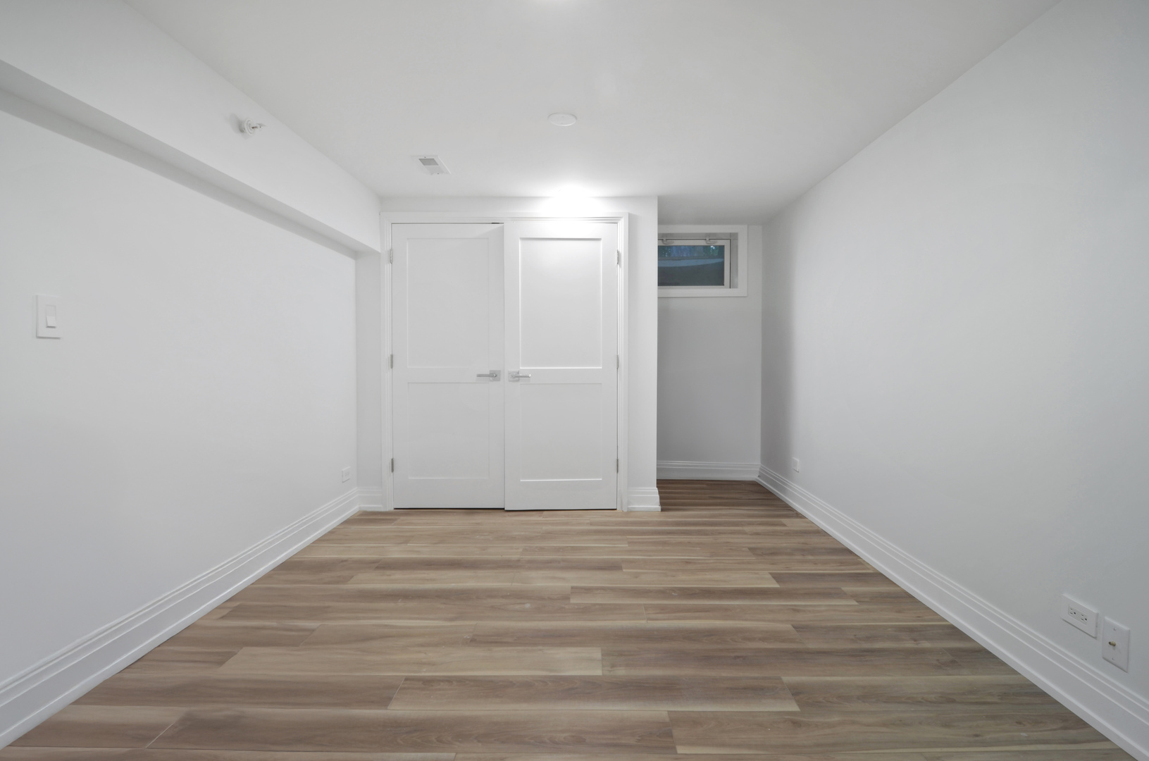 6840 N LINCOLNWOOD Drive