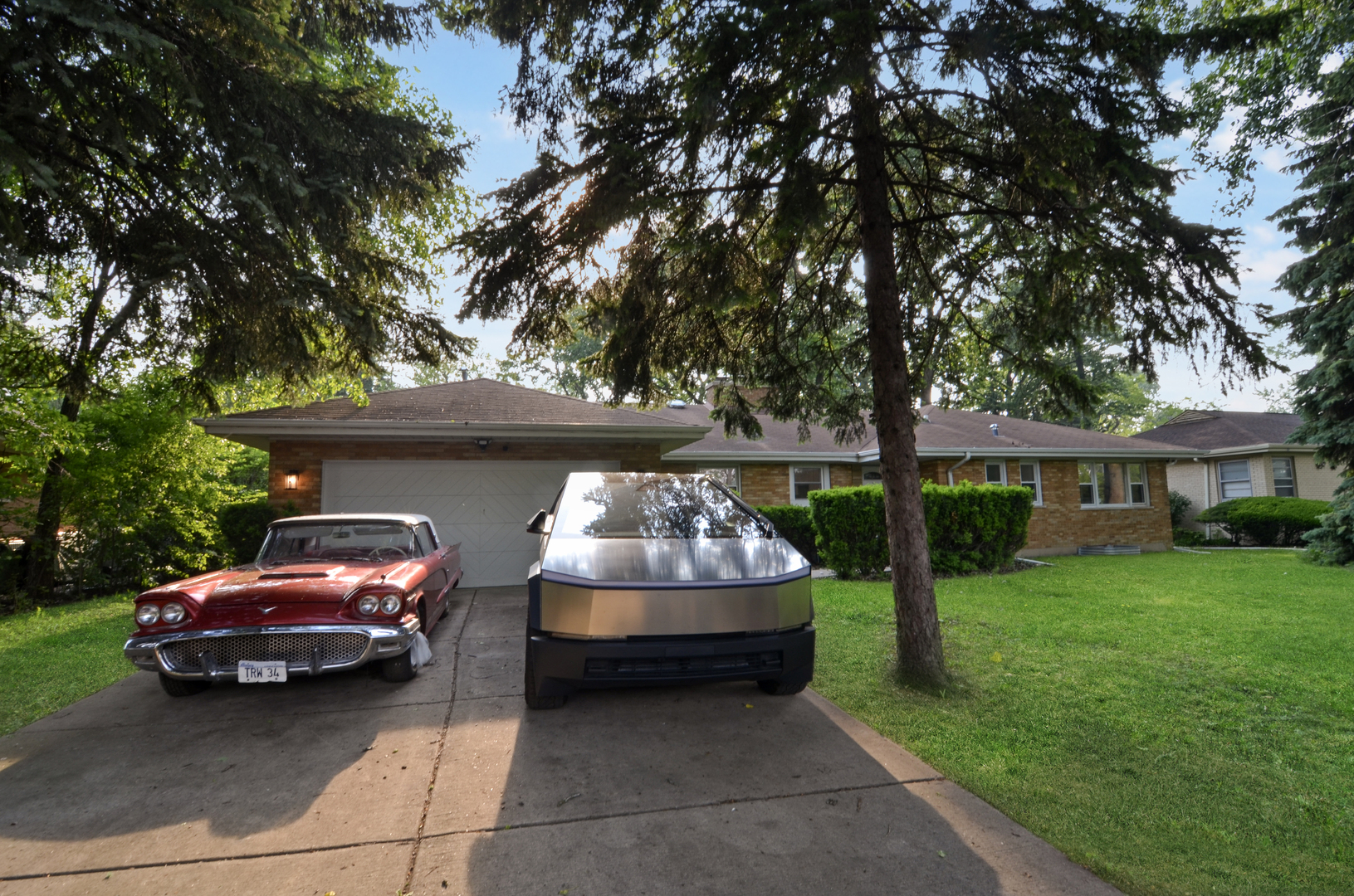 6840 N LINCOLNWOOD Drive