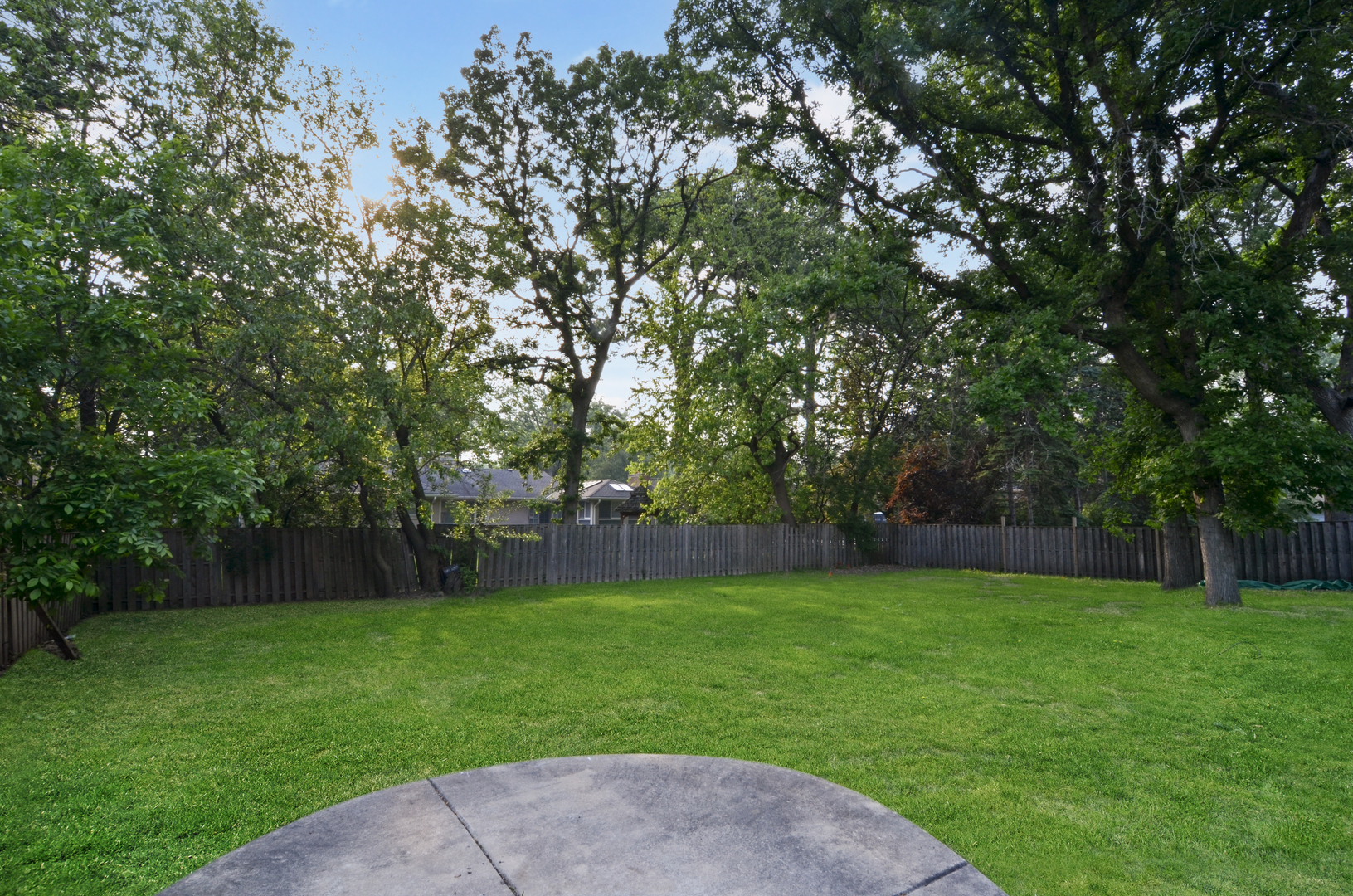 6840 N LINCOLNWOOD Drive