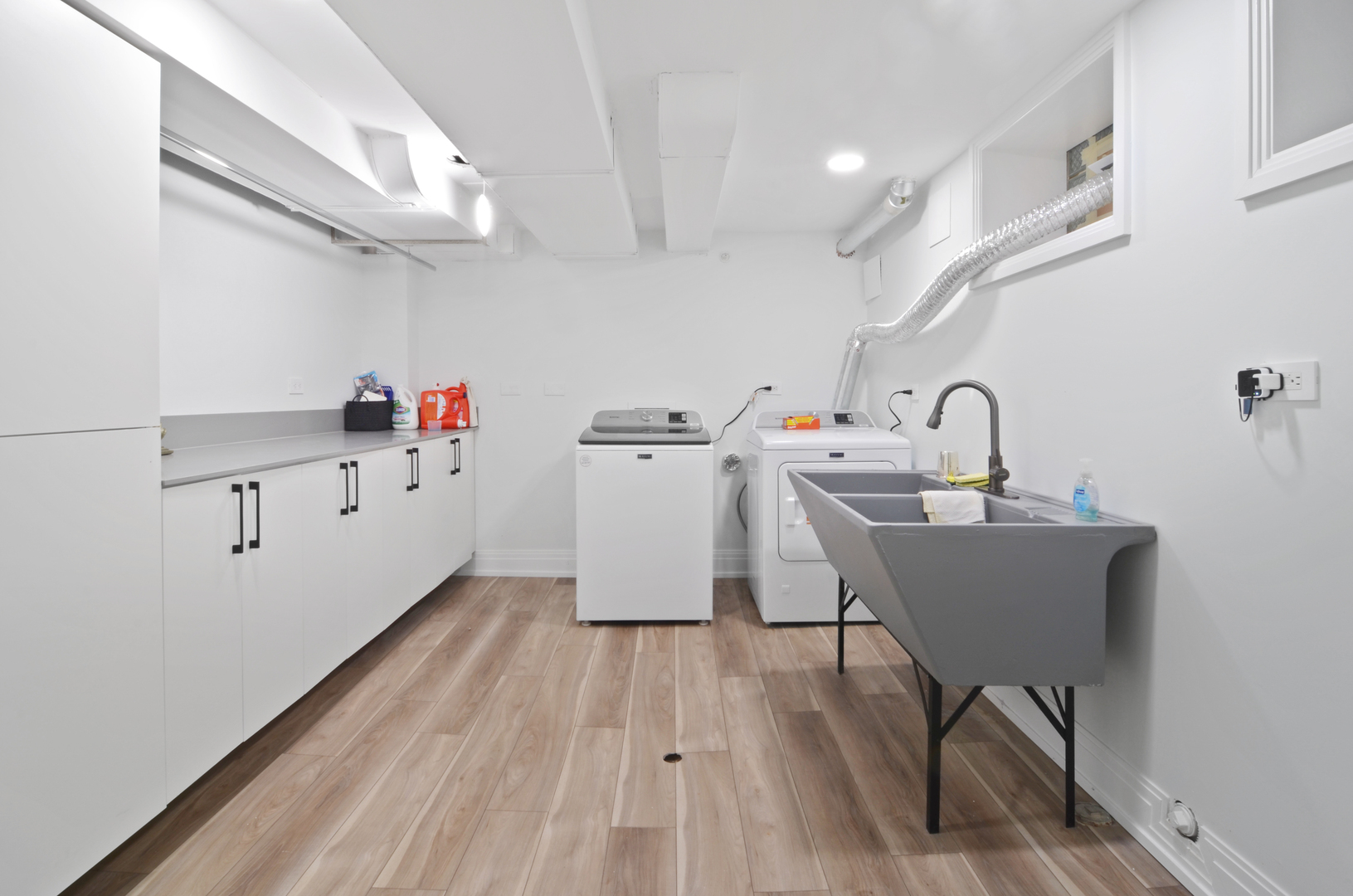 6840 N LINCOLNWOOD Drive