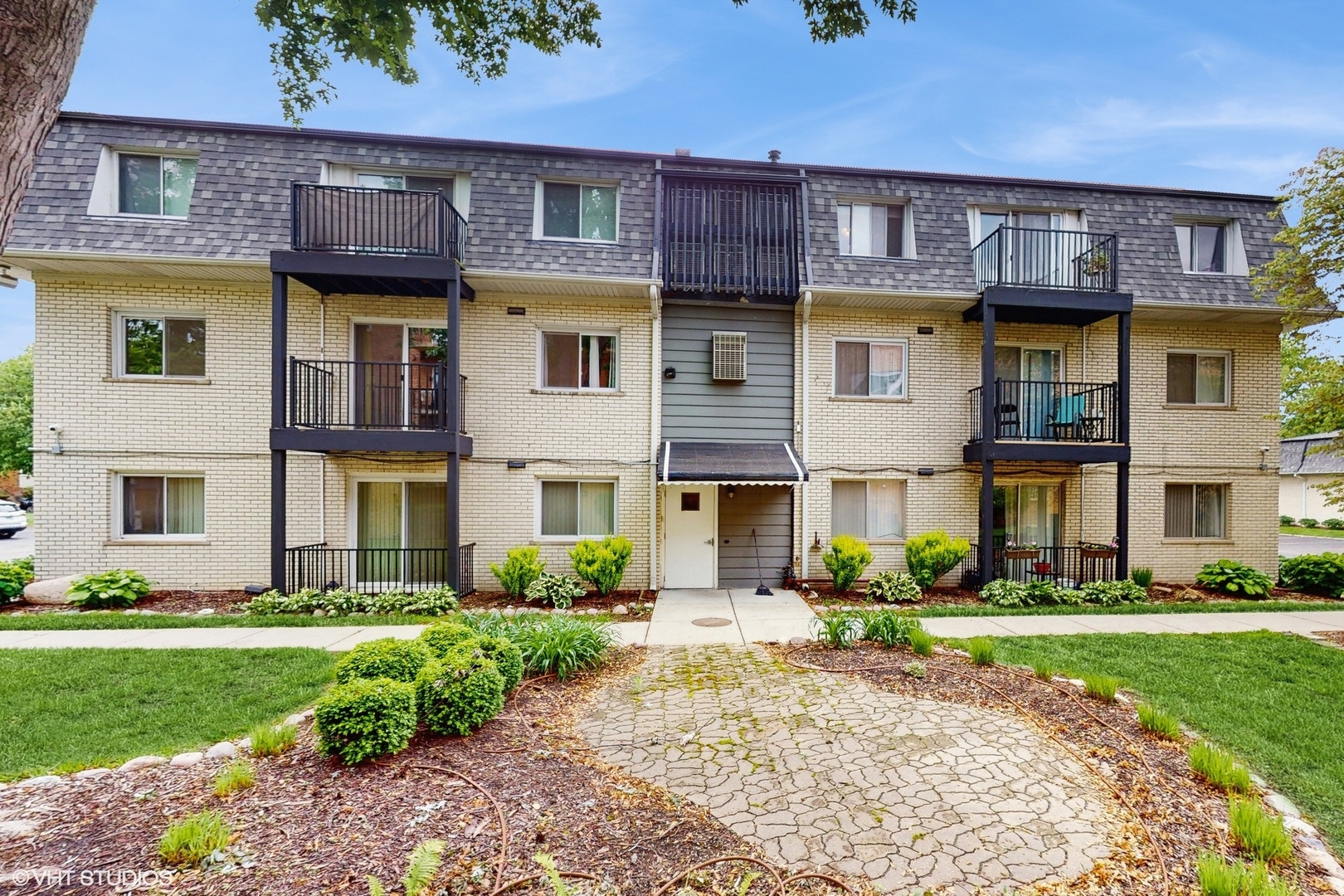 9621 S Karlov Avenue Unit: 303