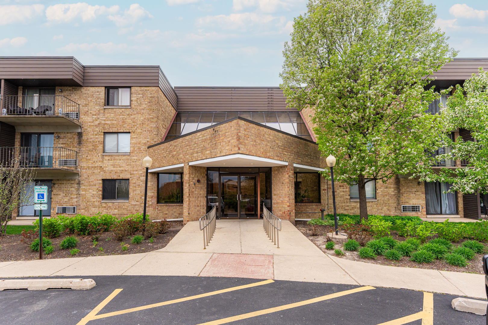 5550 Astor Lane Unit: 123