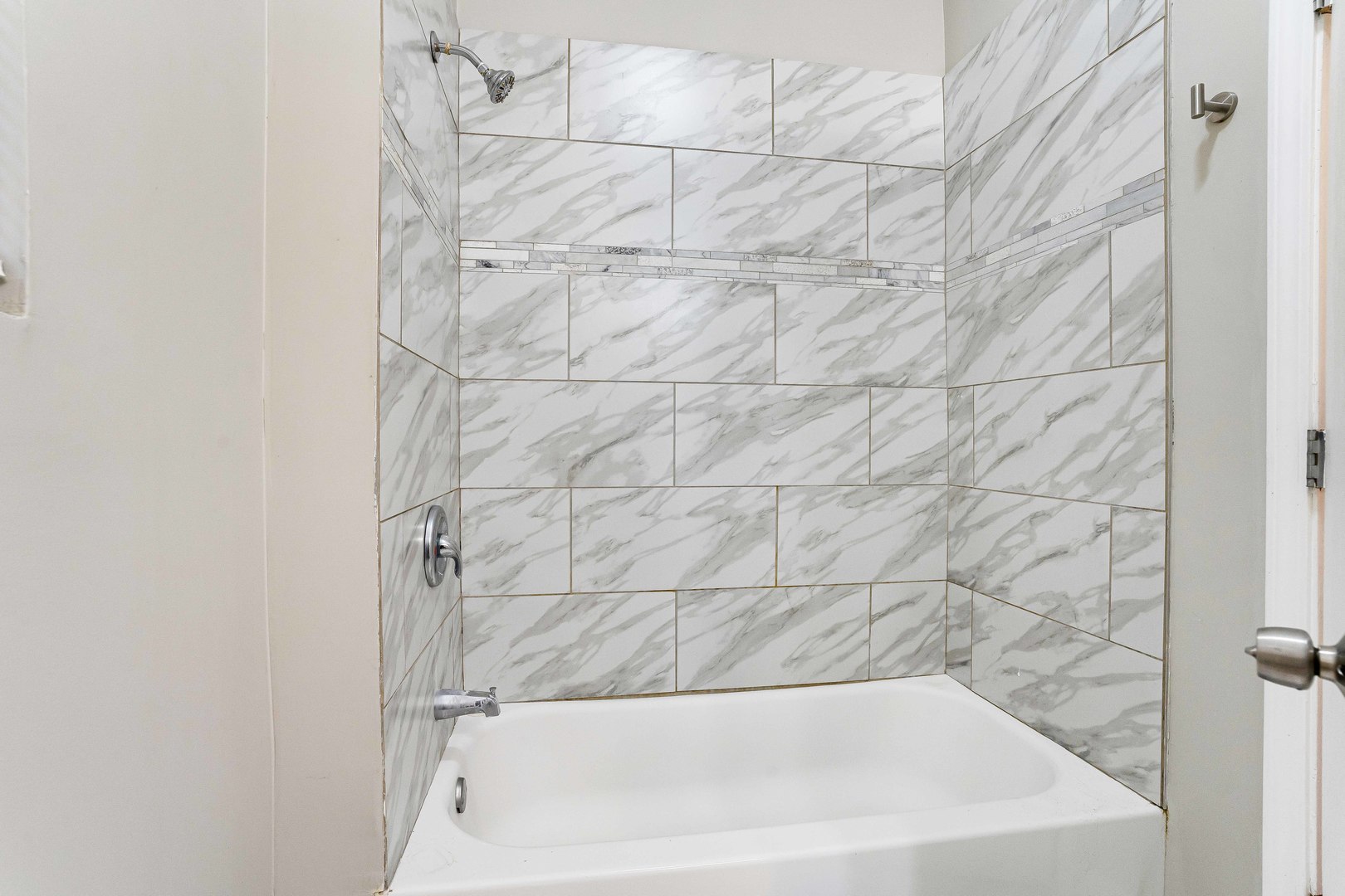 6438 S Eberhart Avenue Unit: 1