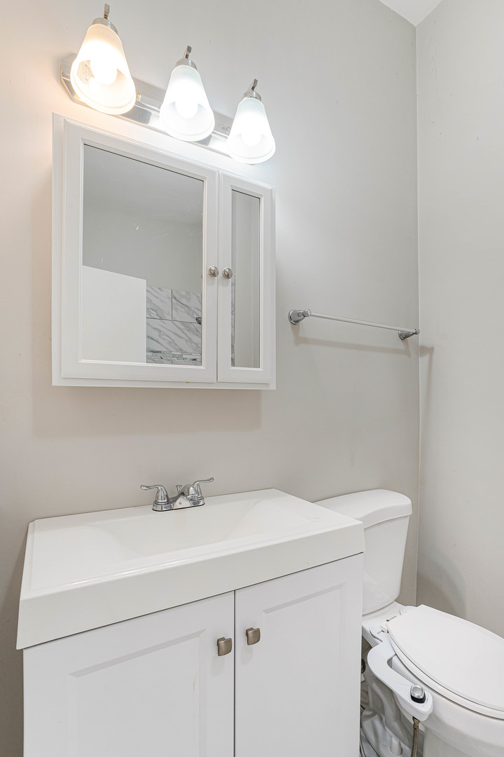 6438 S Eberhart Avenue Unit: 1