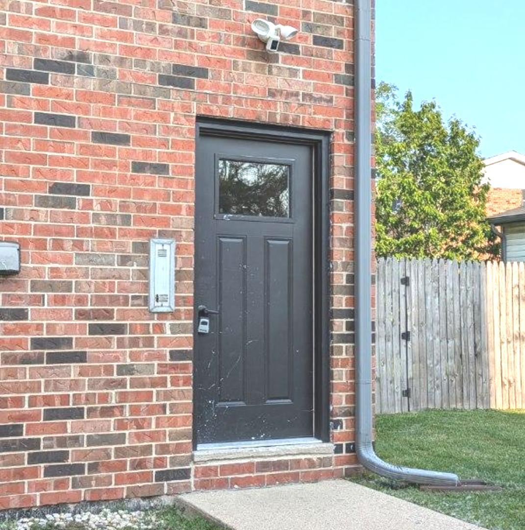 21W185 Tee Lane Unit: A