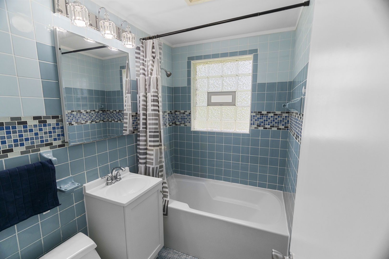 930 S CHATHAM Avenue