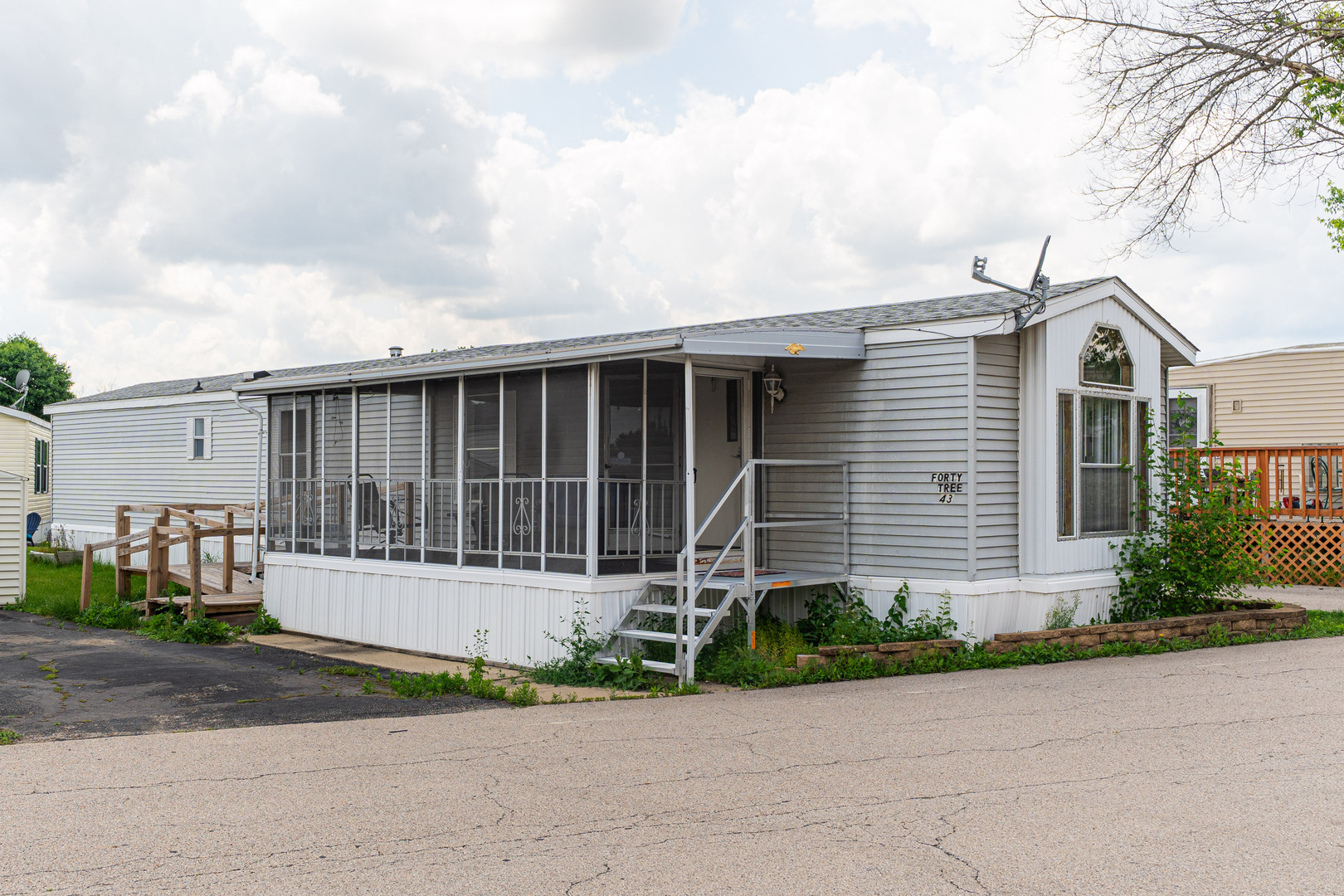 27w370 Geneva Road Unit: 43