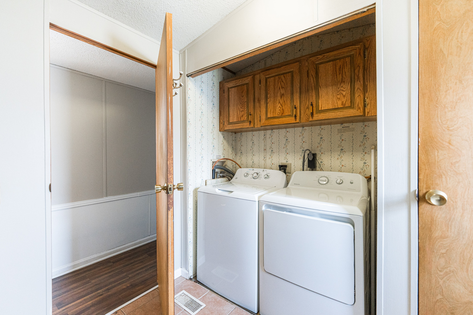 27w370 Geneva Road Unit: 43