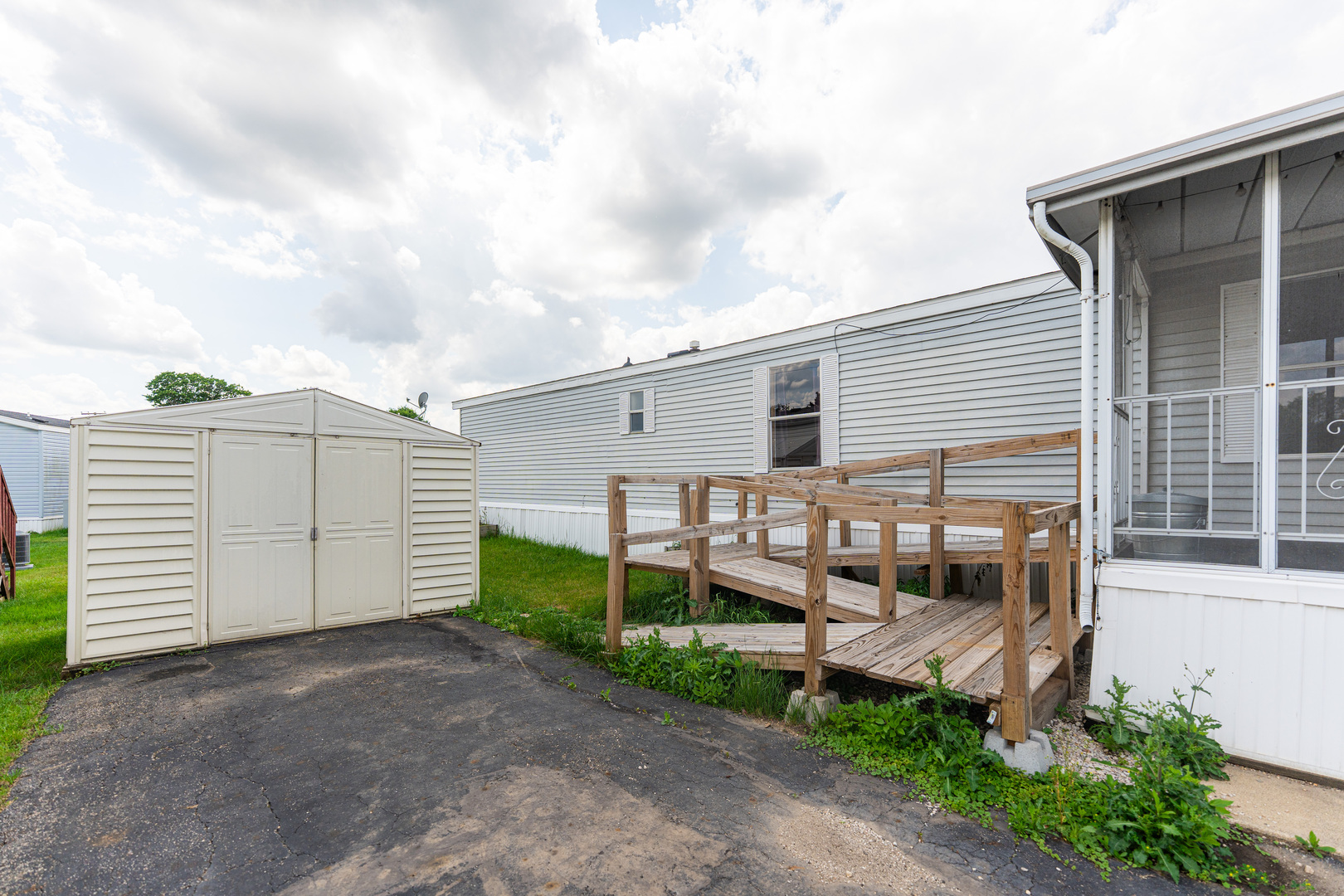 27w370 Geneva Road Unit: 43