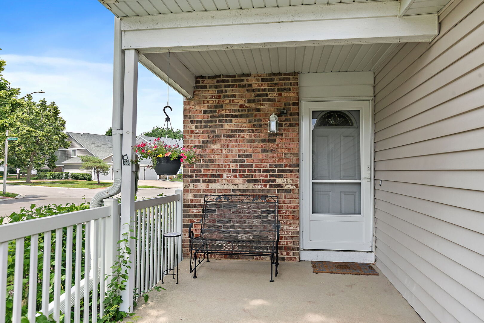 632 Bridgeview Point