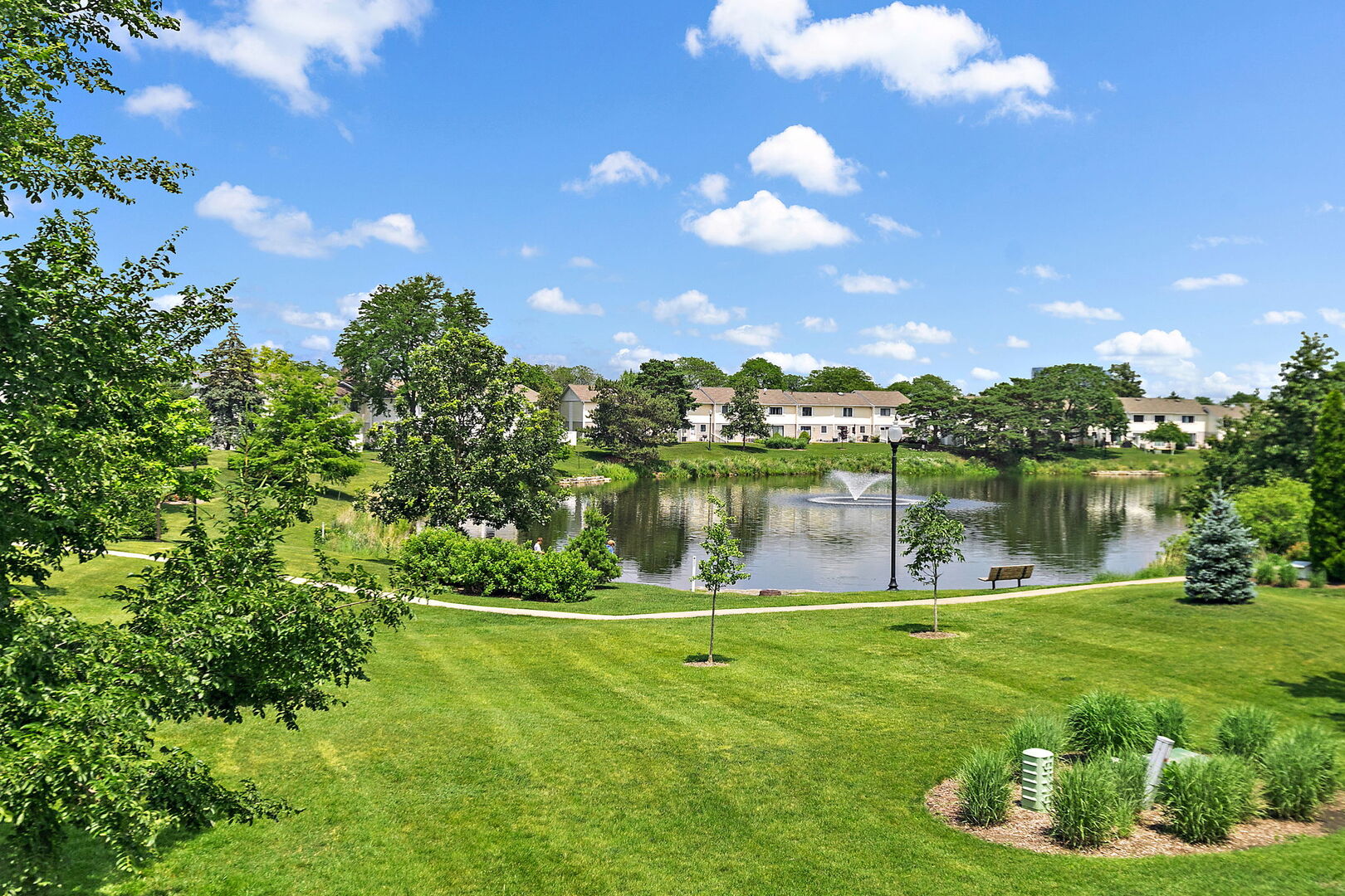 632 Bridgeview Point