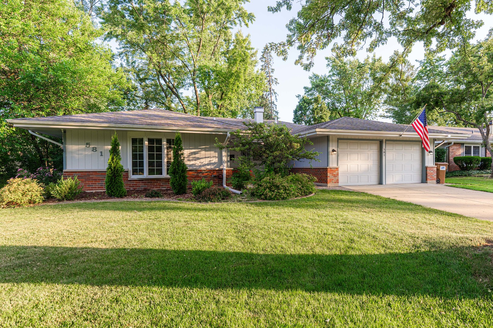 21W581 Buckingham Road