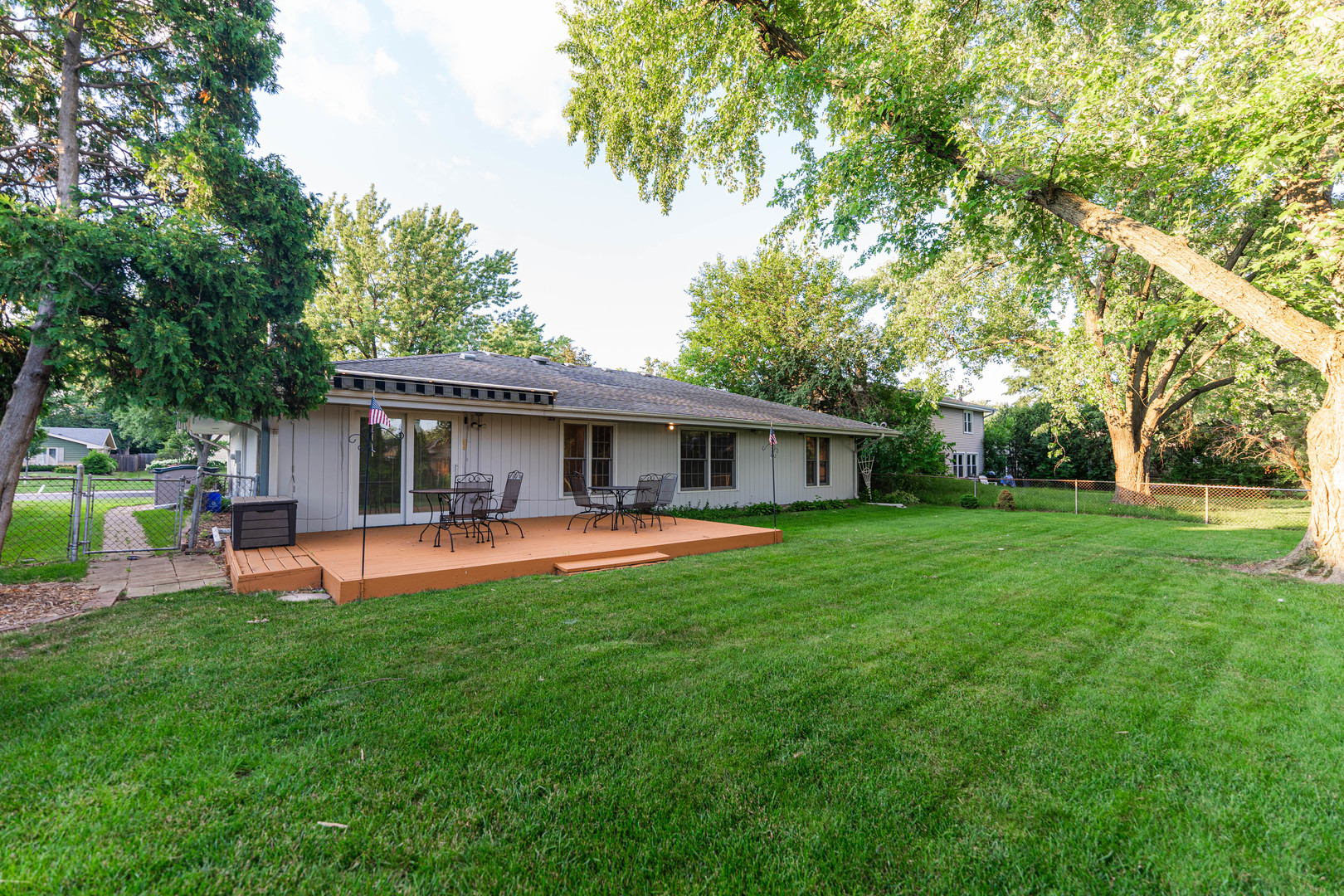 21W581 Buckingham Road