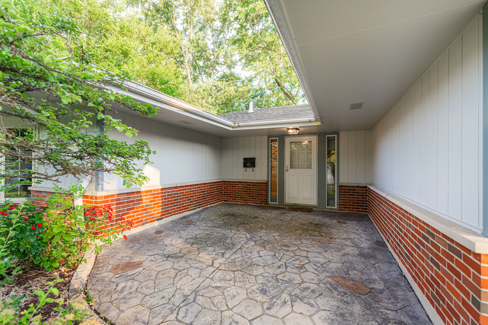 21W581 Buckingham Road