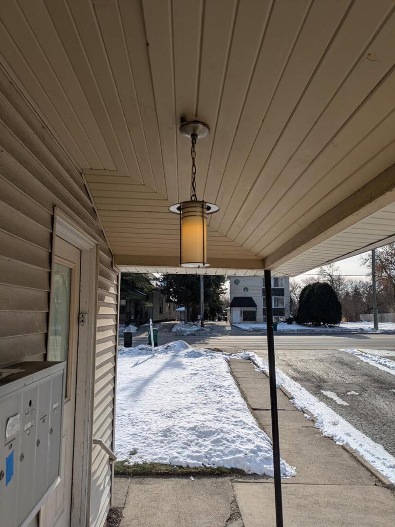 328 W Saint Charles Road