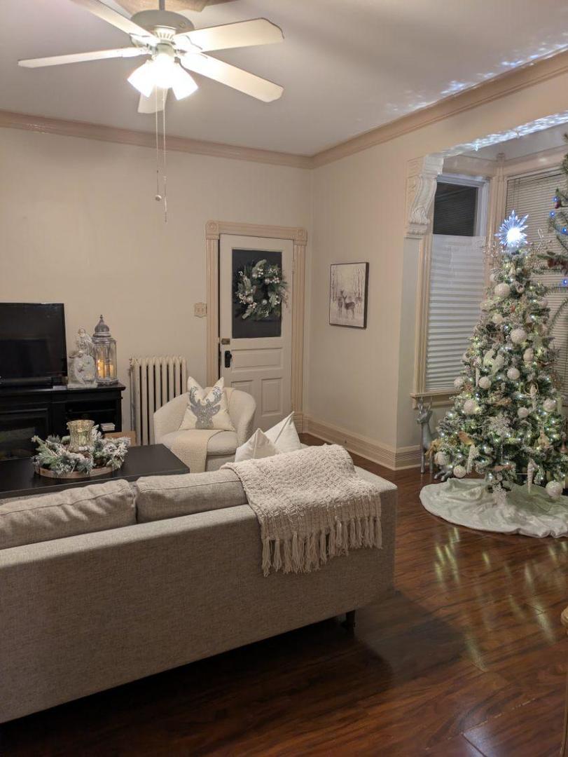 328 W Saint Charles Road